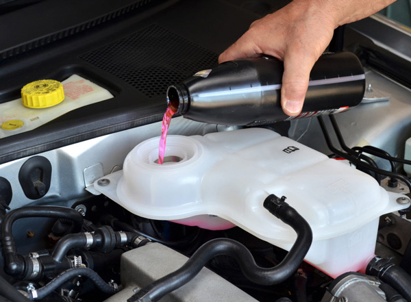 Tại sao phải kiểm tra và thay nước làm mát xe ô tô thường xuyên